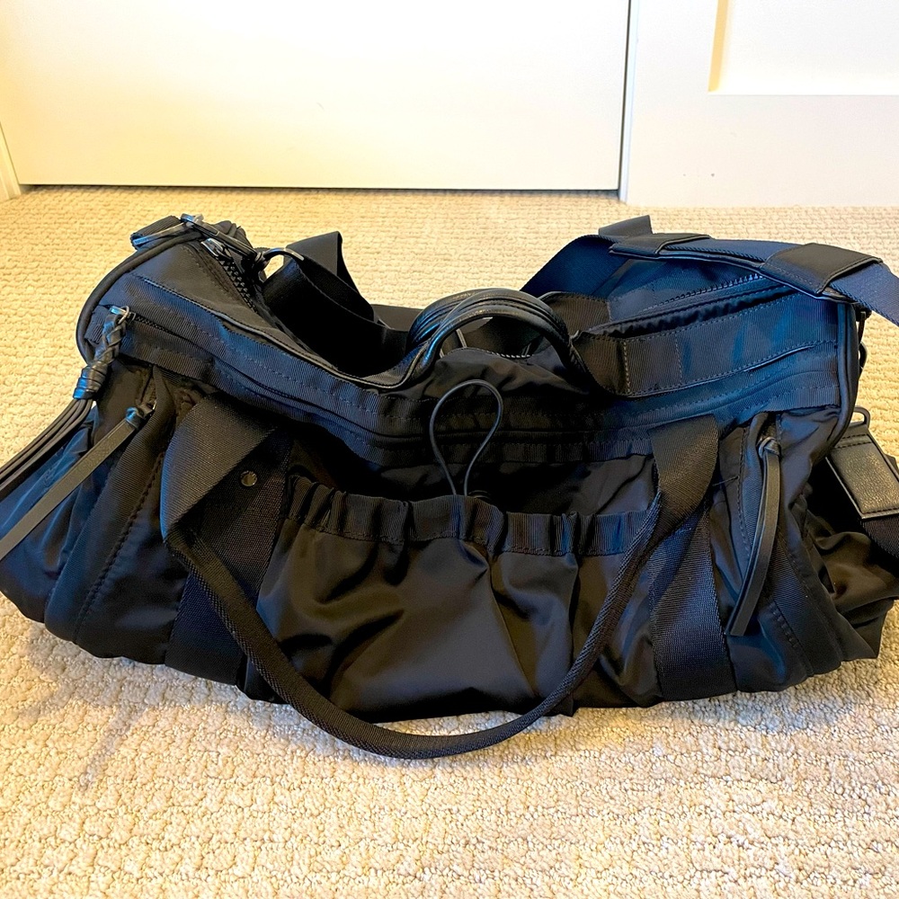 Lululemon Duffle Bag. Black. Great condition.